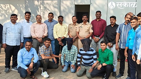 Two suspects arrested while selling MD. Along with the Assistant Commissioner of Crime Branch Dr. Sitaram Kolhe, Unit One Police Inspector Vijay Dhamal, Anti Narcotics Squad Police Inspector Pankaj Bhalerao and the team