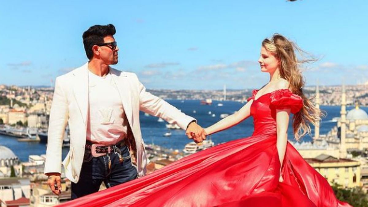 स्टाईल मे रहने का ! वयाच्या 47 व्या वर्षी अभिनेता दुसऱ्यांदा चढला  बोहल्यावर; 21 वर्षाच्या मॉडेलसोबत केलं लग्न | 47-year-old actor Sahil Khan  confirms second wedding ...