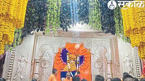 Shree Bhagwati Temple has an attractive decoration made of grapes and a reassuring idol of Shree Bhagwati.