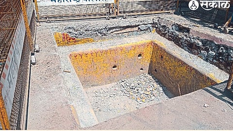 Rahad in Tiwandha Chowk opened for repair