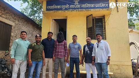 Sub-inspector Sandeep Patil and colleagues of the local crime branch team arrested Rafiq Amin Shah alias Lamba Rafiq, the prime suspect in the murder case of Sangmeswar area.
