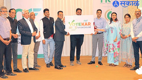 Collector Jalaj Sharma unveiling the logo of 'Vote Kar Nashikkar' campaign. Neighbor CEO Ashima Mittal etc.