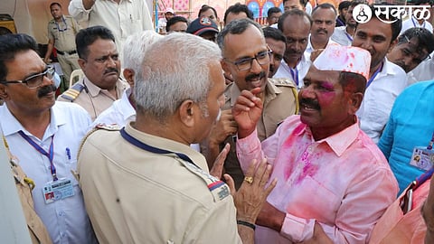 Assistant Commissioner Shekhar Deshmukh, Police Inspector Jairam Paigude stopped MLA Hiraman Khoskar at the entrance of Ambad Warehouse counting center for lack of identity card.