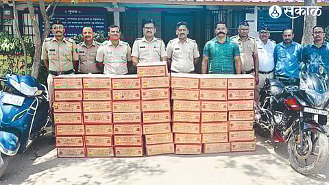 Liquor stock caught by the police and Police Inspector Narendra Sable & team