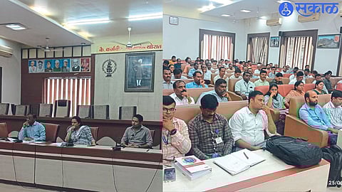 Chief Executive Officer Ashima Mittal, Deputy Chief Executive Officer Deepak Patil, Executive Engineer Sandeep Sonwane etc. Officers and employees present in the second photograph.