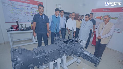nitin gadkari says trolley bus in outer ring road new technology

