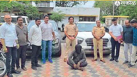 Along with the suspects in the car theft case, the team and Superintendent of Police Dr. Maheshwar Reddy.