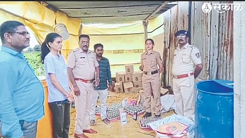 Inspector Balasaheb Thorat and others while taking action against the illegal liquor factory in village Shiwar.
