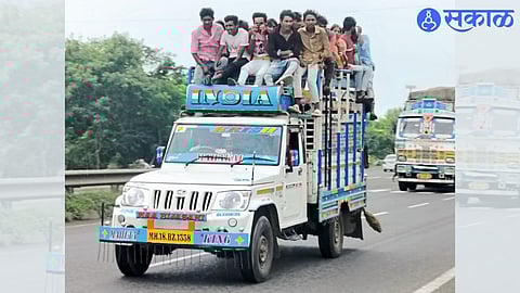 Transportation of dangerous laborers for labor in various villages of the taluka.