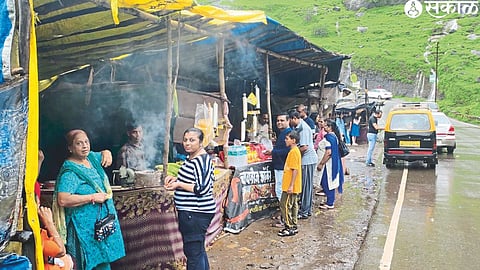 As the waterfalls started flowing in the area, the crowd of tourists is increasing. Tourists enjoying local food along the dam road