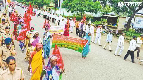Tribal protestors participating in Virat Morcha for various demands