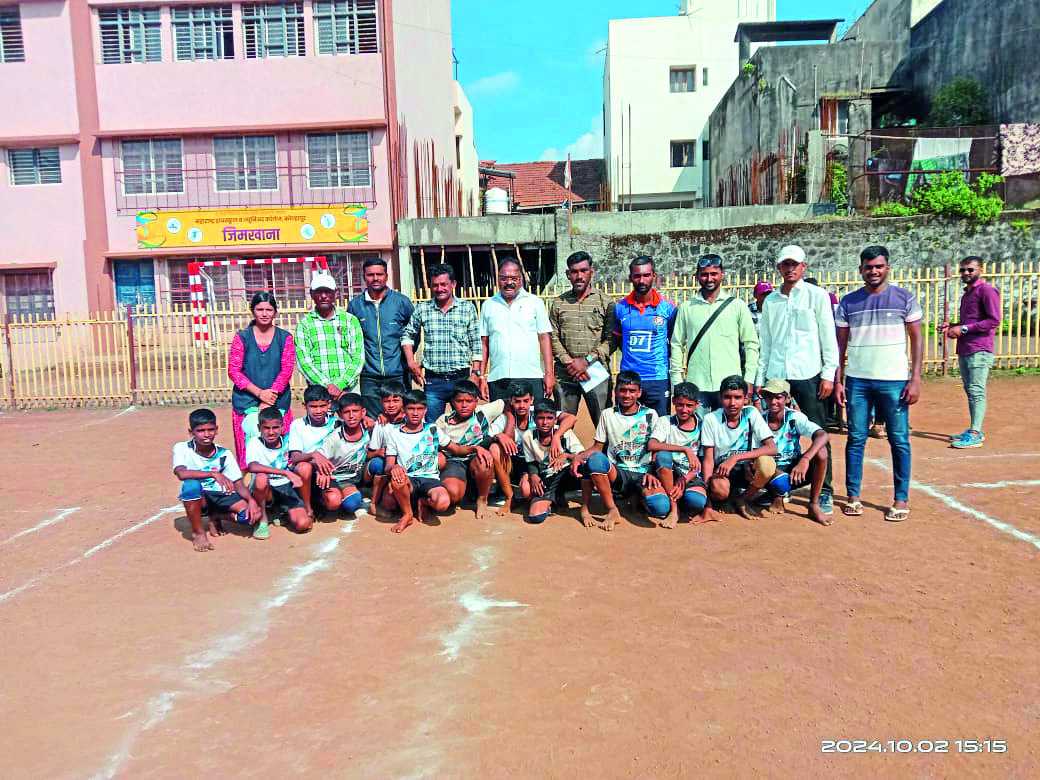 शाहू, देशमुख हायस्कूल विजयी