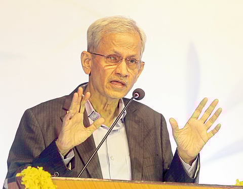 राजकारणापेक्षा राष्ट्रकारणाला असावे प्राधान्य