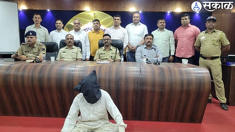 Suspect arrested in double murder in Sadgaon. Additional Superintendent of Police Aditya Mirkhelkar and a team of Local Crime Branch, Nashik Taluka Police Station