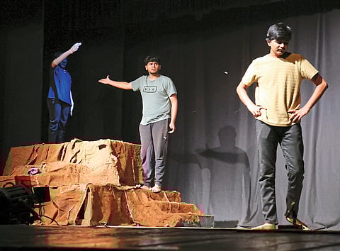 पहिल्या दिवशी दर्जेदार एकांकिकांचे सादरीकरण