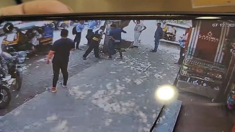 Knief Attack in Kalyan