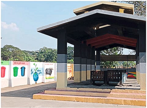 स्मशानभूमीच्या भिंती बोलक्या