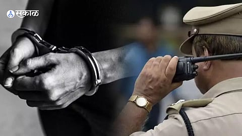 Raid: अधिकाऱ्यांच्या तब्बल २५ घरांवर आणि कार्यालयांवर एकाच वेळी छापे

