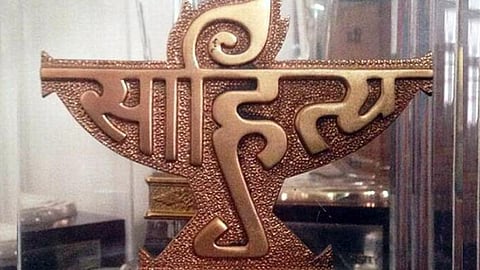 sahitya awards 2024 ज्येष्ठ समीक्षक सुधीर रसाळ यांना साहित्य अकादमी पुरस्कार जाहीर, जाणून घ्या संपूर्ण यादी