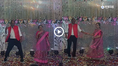 Gulabi Sadi Dance Viral