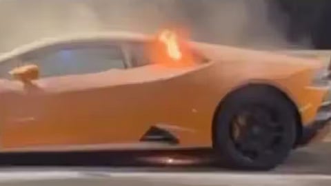 ९ कोटींची लम्बोर्गिनीही सेफ नाही? मुंबईच्या रस्त्यावर अचानक लागली आग, VIDEO VIRAL