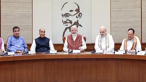 शेतकऱ्यांना नव्या वर्षात मोठं गिफ्ट, खतांवर अनुदानाची घोषणा, DAP बॅग महाग होणार नाही