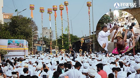 Sidhrameshwar Yatra 2025: ९०० वर्षाची परंपरा असलेल्या सिद्धरामेश्वर यात्रेला सुरुवात; ६८ लिंगाला तेलाभिषेक, नंदीध्वज मिरवणूक आणि मुस्लिम बांधवांकडून पुष्पवृष्टी