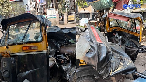 Rickshaw driver dies in tragic accident after tree falls on vehicle