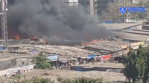 Fire breaks out at furniture shops in Dindoshi | गोरेगावमधील दिंडोशी ...