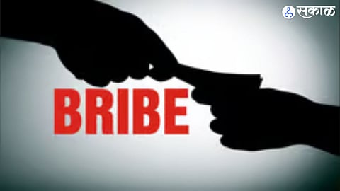 Two police officers in Mangalwedha caught accepting a bribe of five lakhs after demanding ten lakhs, leading to their arrest