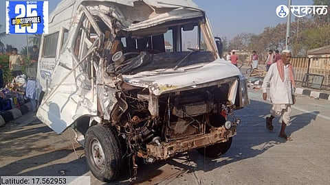Four pilgrims were injured in a car accident while traveling from Belgaum to Kumbh Mela. Emergency services have taken the victims to the hospital.