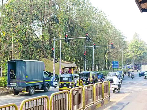 काळभोर नगरमधील सिग्नल तोडून वाहने सुसाट