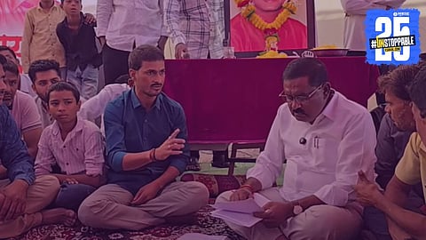 suresh dhas meets sarpanch santosh deshmukh Family 