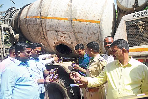 पुष्पा स्टाईलने मद्यतस्करी