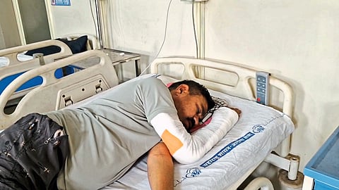 रुग्णांची बेडवरच हालअपेष्टा