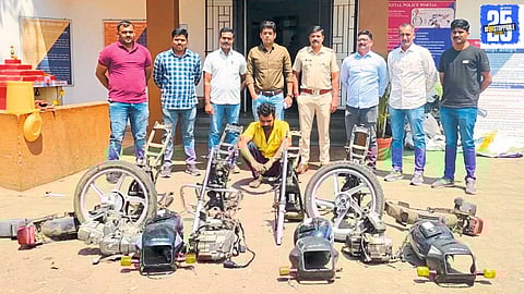 Police in Rangoli arrest a suspect involved in a bike theft and parts sale ring, solving four theft cases."