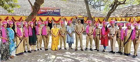 शिरूरमध्ये महिला पोलिसांची रॅली