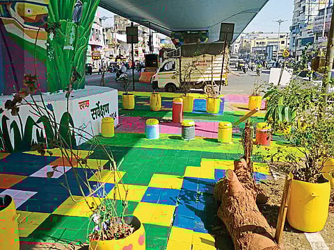 कचरा कुंड्या नव्हे; आवडते ‘सेल्फी पॉईंट’