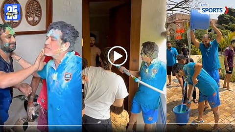 Sachin Tendulkar celebrated holi with teammates
