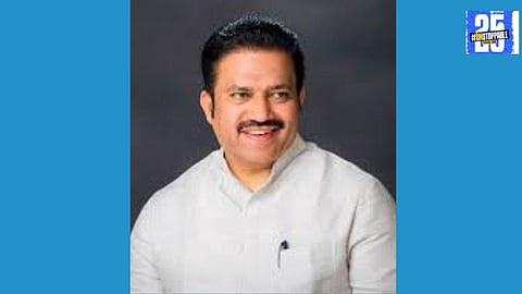 Bavanakule addresses the assembly regarding action on Khataw sand mining issue while Shashikant Shinde raises questions about it.