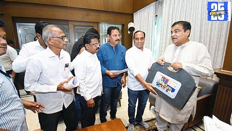 Nitin Gadkari addresses the delegation, assuring them of focused attention and action on farmers' issues to bring about positive change in agriculture.
