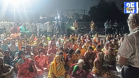 Dr. Bharat Patankar at the protest meeting, demanding priority housing for slum dwellers and warning of a major protest.