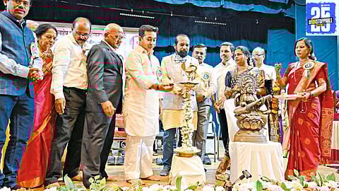 Nitesh Rane : ग्रंथालयांचे वर्षभरात आधुनिकीकरण : नीतेश राणे ; ‘कोमसाप’चे साहित्य संमेलन उत्साहात