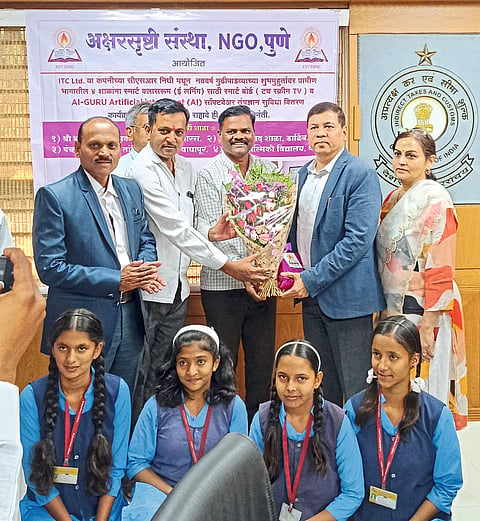 ग्रामीण भागातील विद्यार्थ्यांसाठी 
एआय तंत्रज्ञान, लायब्ररीचे वितरण