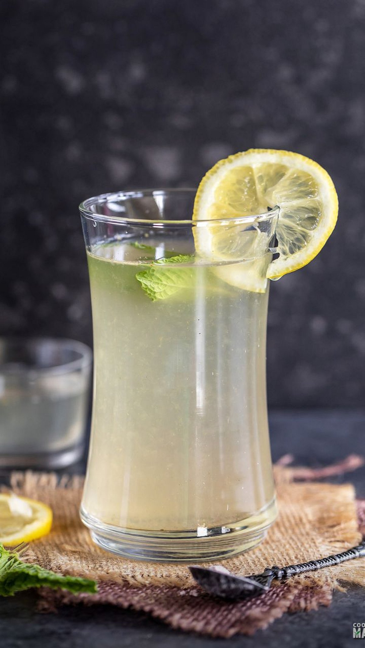 Warm Lemon Water Benefits: दिवसाची सुरुवात कोमट लिंबूपाणी पिऊन करण्याचे ८ जबरदस्त फायदे| Why You Should Start Your Day with Warm Lemon Water | Morning Drink