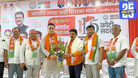 MLA Deshmukh addressing party workers, urging them to adopt new resolutions and focus on grassroots public service.