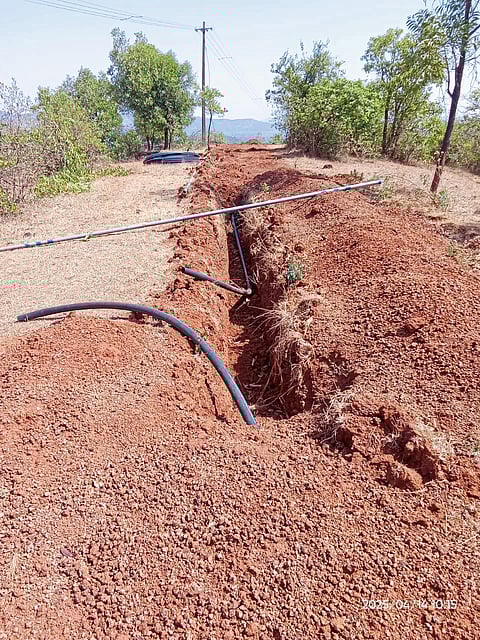 हंडाभर पाण्यासाठी २ किलोमीटरची पायपीट