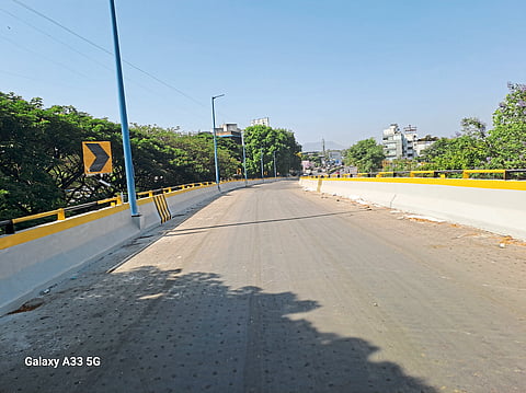 उड्डाणपुलाच्या उद्‍घाटनला मुहूर्त मिळेना