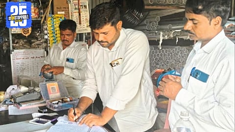 Raids on agro centers in Barad, Phaltan spark chaos; fertilizer sales banned and traders flee during inspection.