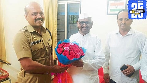 SP Gharge shares a light moment with Anna Hazare during a visit to Ralegan Siddhi.